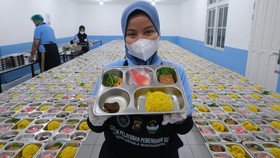 FOTO: SPPG di Sejumlah Daerah Kenalkan MBG Menu Nusantara