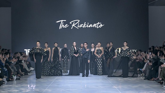 The Rizkianto tampilkan koleksi 