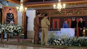 FOTO: Ramai-ramai Warga Melayat Raja Surakarta Pakubowono XIII