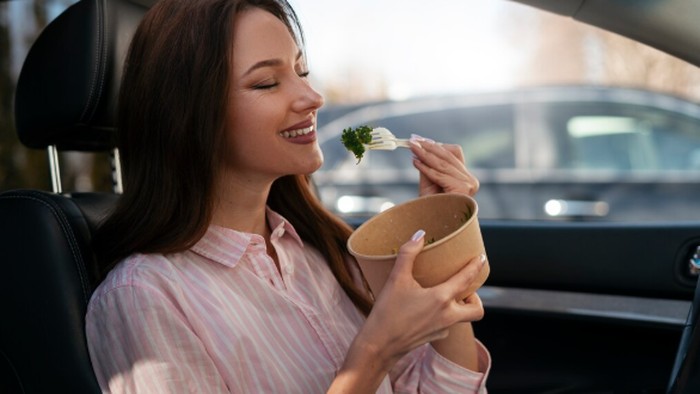 Biar Nggak Lemas di Jalan, Ini 5 Bekal Sehat Buat Kamu yang Sering Terjebak Macet