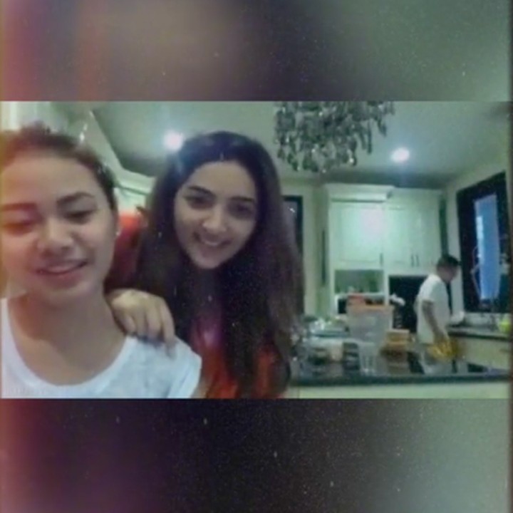 <p>Di video singkat ini, Aurel juga membagikan momen saat menghabiskan waktu bersama Ashanty di rumah. Bunda dua anak ini bahkan menunjukkan momen ketika mengenalkan Ashanty sebagai ibundanya ke publik. "Ini Bunda aku nih," kata Aurel. (Foto: TikTok @aureliehermansyahatta)</p>