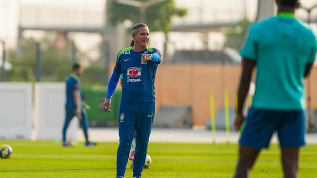 Dudu Patetuci memprediksi Timnas Indonesia U-17 akan bermain rapat bak parkir bus.