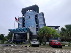 KPK Segel Ruangan Kadis-Sekretaris PUPR Riau usai OTT di Pekanbaru