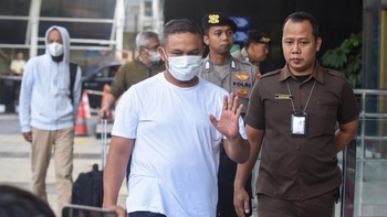 FOTO: Gubernur Riau Abdul Wahid Tiba di KPK Pascaterjaring OTT