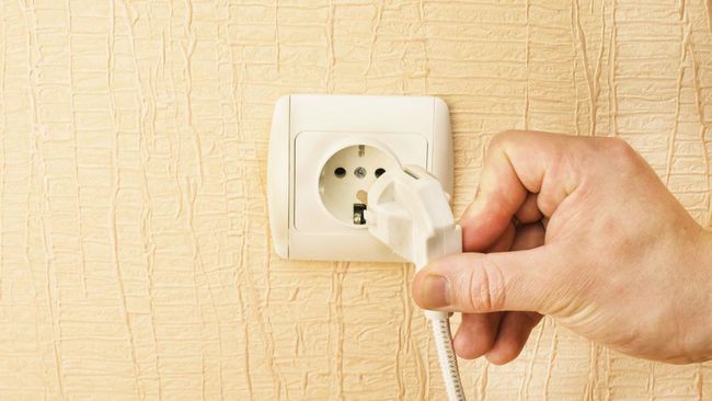 9 Barang Elektronik yang Harus Dicabut saat Hujan Petir