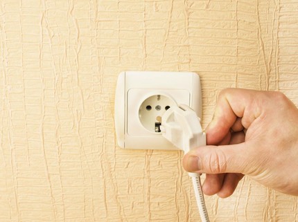 9 Barang Elektronik yang Harus Dicabut saat Hujan Petir