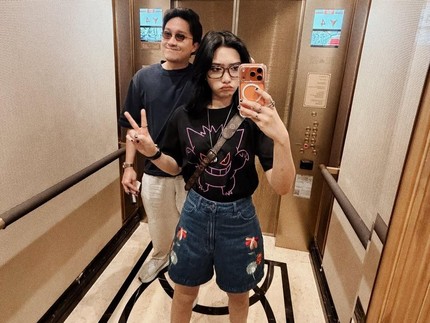 5 Potret Keseruan Isyana Sarasvati dan Suami Dokter Liburan ke Singapura