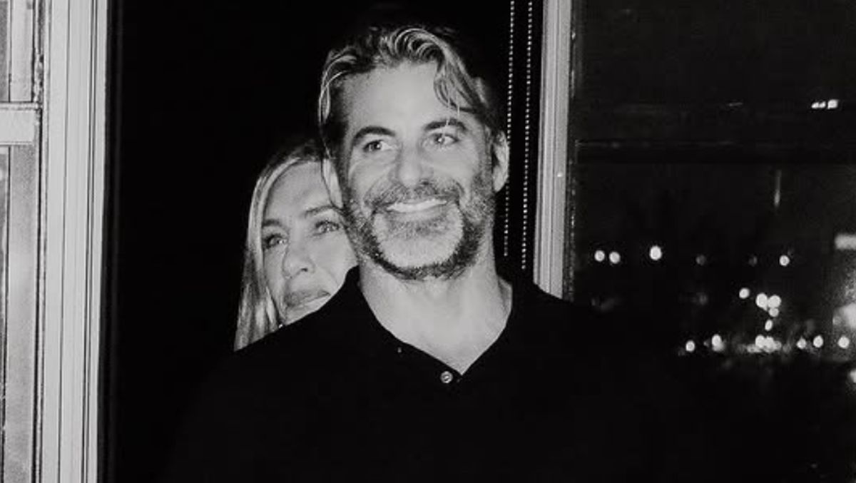 Jennifer Aniston Mesra Bareng Jim Curtis: Happy Birthday My Love