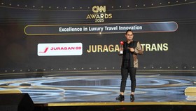 Pionir Bus Premium Juragan 99 Terima CNN Indonesia Awards 2025