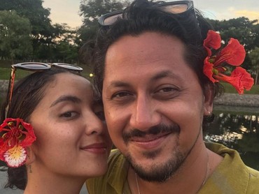 7 Potret Keenan Pearce Eks Raisa Bahagia Rayakan Anniversary Pernikahan dengan Istri Baru