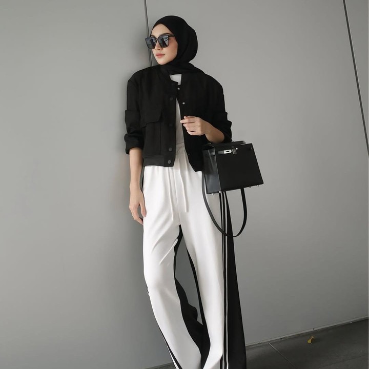 <p>Meskipun perjalanan hidupnya tak selalu indah, Melody mengaku selalu bersyukur dengan segala hal yang telah terjadi. &ldquo;Terkadang, hidup tak selalu berjalan sesuai rencana. Tetapi, aku juga tahu bahwa apa yang Tuhan atur sering kali lebih baik dari yang kubayangkan. Alhamdulillah, berkat keyakinan, dan prasangka baik ku terhadap Tuhan, tahun 2025 menjadi tahun di mana aku sedikit mengeluh dan banyak bersyukur,&rdquo; tulis Melody, dikutip dari laman Instagram <em>@melodyprima,</em> Selasa (4/11/2025).&nbsp;(Foto: Instagram @melodyprima)</p>