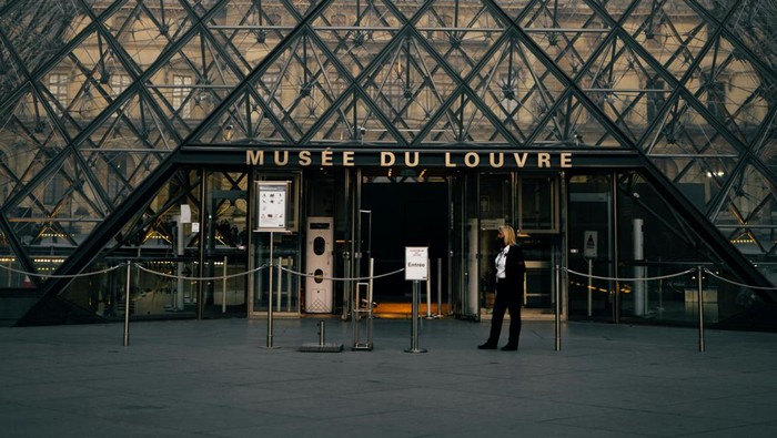 Empat tersangka pencurian Museum Louvre ditahan. Tersangka tidak terafilisasi organisasi kriminal profesional.
