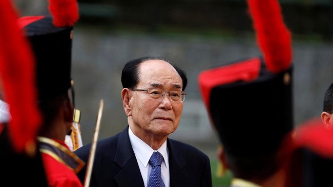 Mantan kepala negara seremonial Korut Kim Yong Nam meninggal dunia karena sakit kanker dan gagal organ.