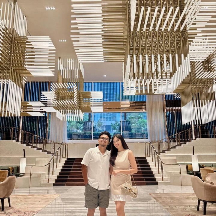 <p>Kabar bahagia datang dari mantan personel JKT 48, Ochi Rosdiana. Perempuan 26 tahun ini baru saja mengumumkan kabar kehamilan pertamanya ke publik. Ochi hamil anak pertama setelah resmi menikah dengan Luthfi Arif Adianto pada 2 Februari 2025, Bunda. (Foto: Instagram @ochi24)</p>