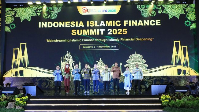 Melalui Indonesia Islamic Finance Summit (IIFS) 2025, OJK aktif mendorong sinergi dan kolaborasi untuk mengakselerasi pertumbuhan keuangan syariah nasional.