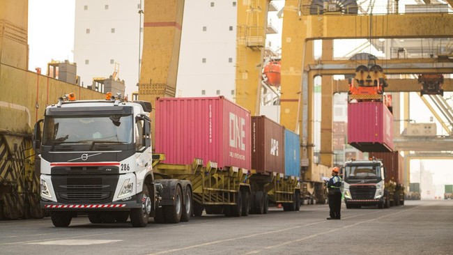 PT Terminal Petikemas Surabaya membantah kabar Pelabuhan Tanjung Perak ditutup buntut kedatangan cengkeh Cesium-137.