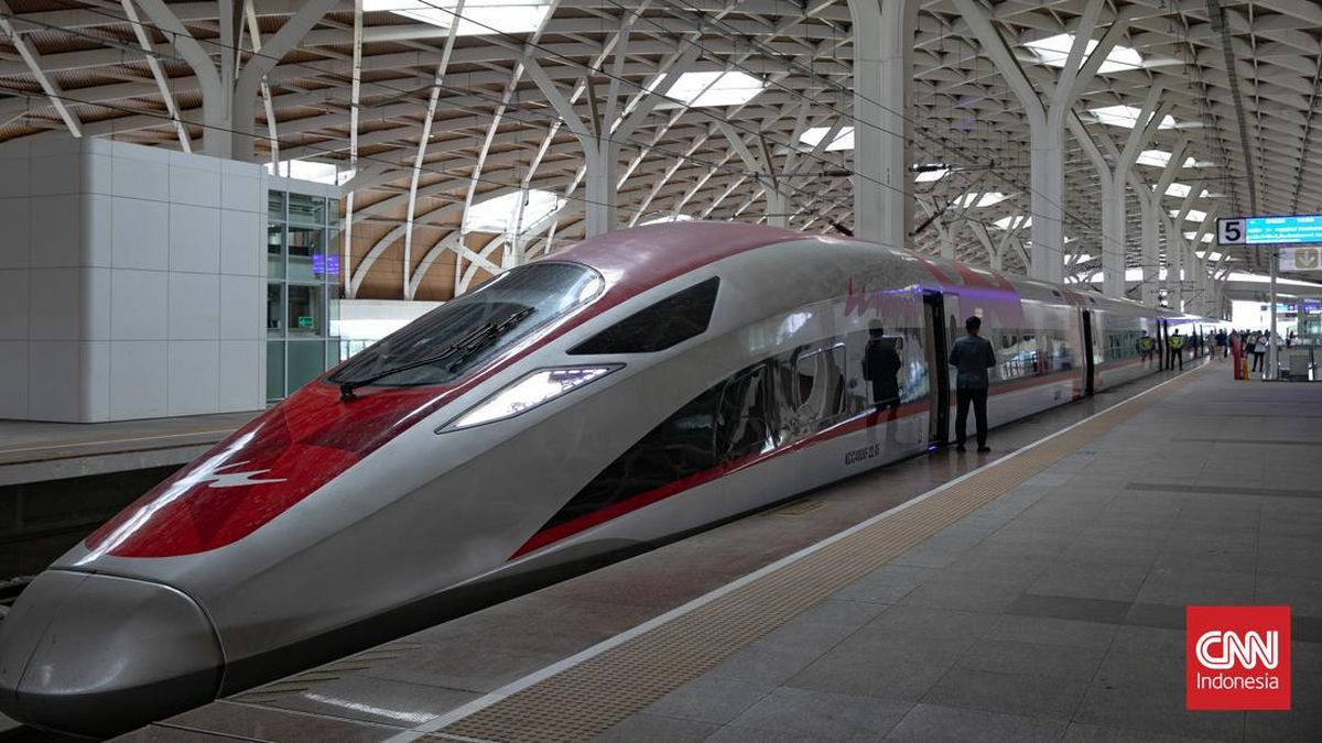 Ribuan Turis Malaysia Ramai-ramai Naik Whoosh saat Libur Nataru