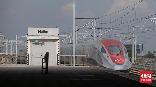 Kemenhub akan kaji perpanjangan rute kereta cepat hingga Surabaya dan Banyuwangi, setelah mendapat lampu hijau dari Presiden Prabowo Subianto.