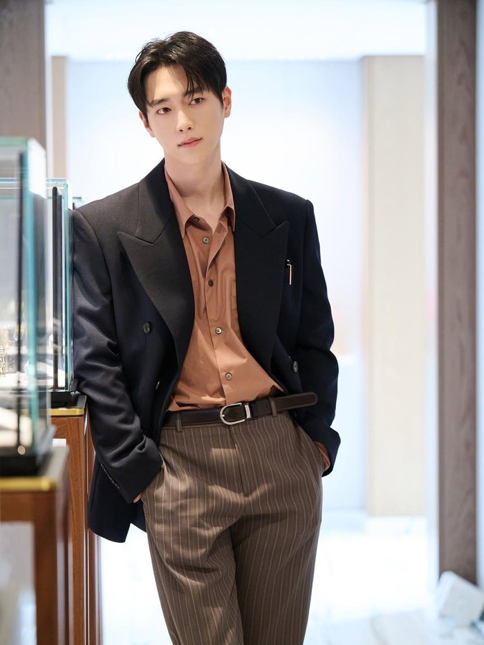 Seo Kang Jun resmi melangsungkan comeback pasca menuntaskan wajib militer dengan membintangi drama Undercover High School. Comeback-nya tersebut sukses meningkatkan kepopulerannya di kalangan publik secara luas.