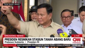 VIDEO: Prabowo Bangga dengan KA Stasiun Tanah Abang
