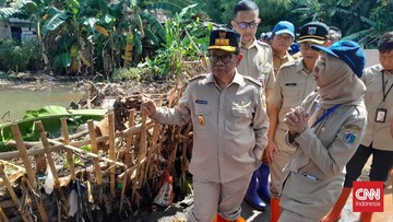 Guverner Pramono bo popravil poškodovani nasip Baswedan v Jakarti