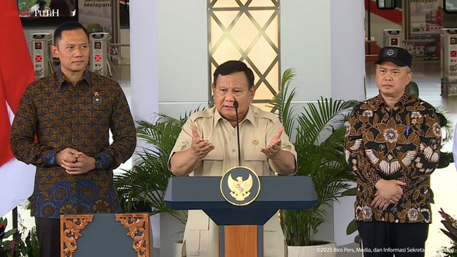 Prabowo mengakui pertemuannya dengan mantan Menhub Ignasius Jonan kemarin sore, salah satunya membahas polemik kereta cepat Whoosh.