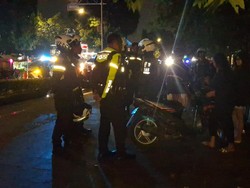 Polisi Patroli Cegah Tawuran-Balap Liar di Bogor, Remaja Nongkrong Dibubarkan