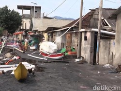 500 KK di Ampenan Mataram Terdampak Banjir Rob, Warga Dievakuasi