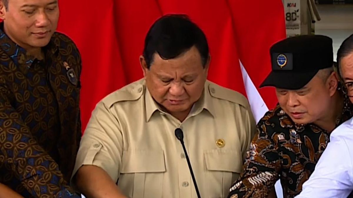 Momen Prabowo Resmikan Revitalisasi Stasiun Tanah Abang Baru
