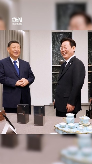 Momen Xi Jinping Beri Presiden Korsel Ponsel Xiaomi