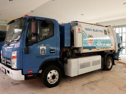 Tekan Emisi Karbon, Jakarta Jadi Pelopor Penggunaan Truk Sampah Listrik