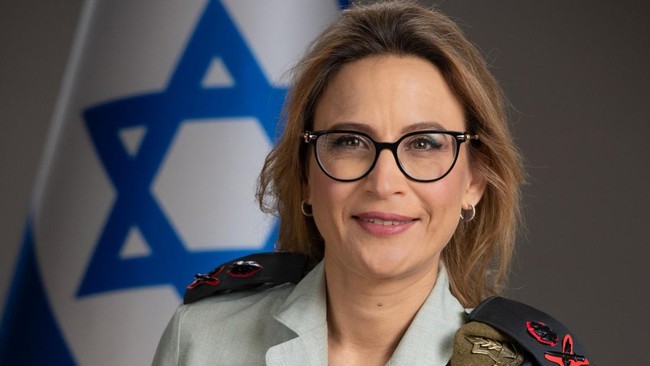Israel menangkap eks penasihat hukum militer Mayor Jenderal Yifat Tomer-Yerushalmi usai mengaku membocorkan video penyiksaan tahanan Palestina oleh tentara IDF.