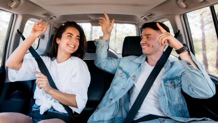 5 Etika yang Perlu Kamu Perhatikan Saat Berada di Mobil Orang Lain