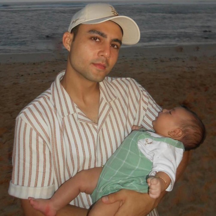 <p>Suami dari aktris cantik Laura Theux, Indra Brotolaras, resmi menjadi Ayah setelah putrinya, Victoria yang lahir pada 24 April 2024. Sejak lahir, Indra selalu konsisten membantu merawat Si Kecil, termasuk menemani momen pertamanya saat bermain di pantai.&nbsp;"Penerbangan pertamanya, pantai pertamanya, tawa pertamanya. Tuhan itu baik," tulis Indra lewat laman Instagramnya. (Foto: Instagram @indrabrotolaras)</p>