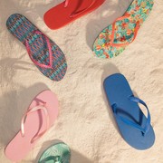 BeauPicks: 5 Rekomendasi Sandal Jepit Stylish dan Nyaman untuk Musim Hujan