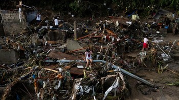 FOTO: Banjir imbas Topan Kalmaegi Filipina, Lebih dari 140 Orang Tewas