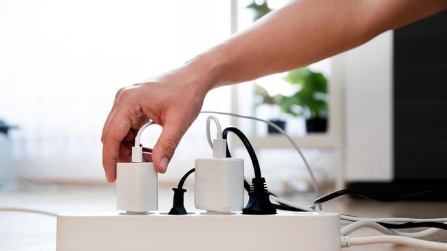 Waspada! Ini Daftar Barang Elektronik yang Tak Boleh Dicolok Bersamaan di Satu Stopkontak