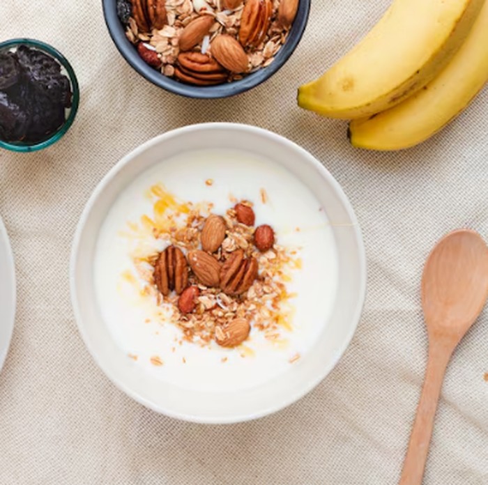 Brooks selalu sarapan dengan makanan tinggi protein. Ia biasa makan dengan Greek yogurt/Foto: freepik.com/freepik