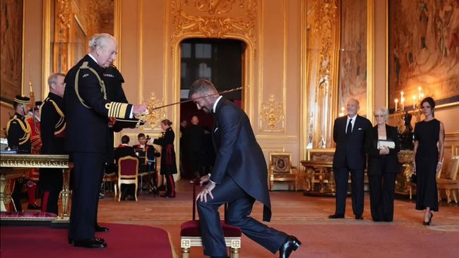 David Beckham dan Istri Terima Gelar Kehormatan dari Raja Charles III