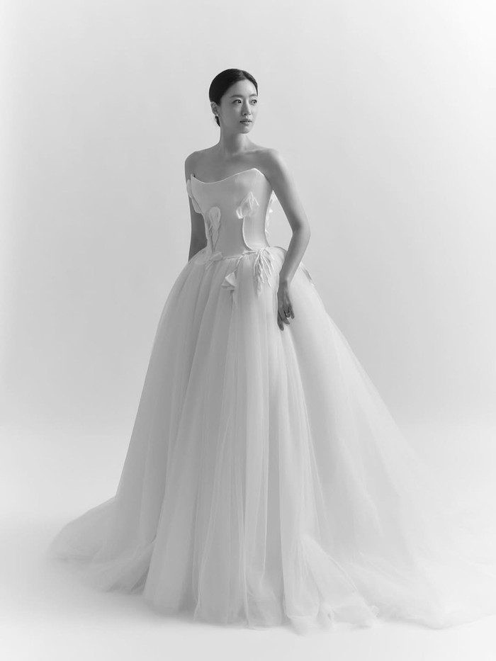 Di sisi lain, Eunjung menjadi member ketiga terakhir T-ARA yang pada akhirnya memutuskan untuk mengakhiri masa lajang dengan naik pelaminan bersama pasangan dari kalangan non-selebriti, Beauties./ Foto: instagram.com/eunjung.hahm