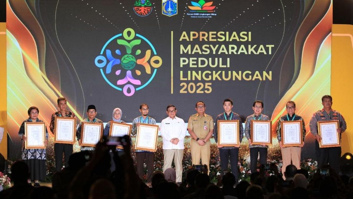 Gubernur DKI Apresiasi Penggiat Lingkungan Jakarta Lewat AMPL 2025