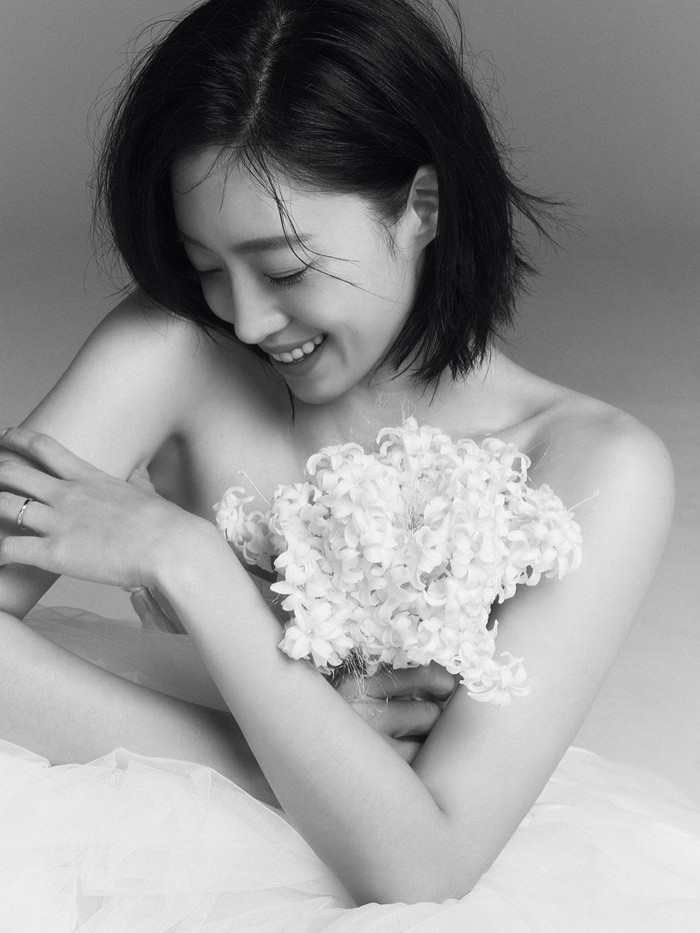 Eunjung T-ARA membagikan kebahagiaannya mendekati hari sakral pernikahannya, Beauties. Pada (4/11) lalu, sang idol mengunggah sederet potret cantiknya ketika menjalani foto pre-wedding./ Foto: instagram.com/eunjung.hahm