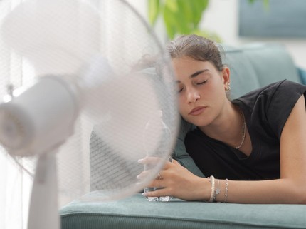 Benarkah Kebiasaan Tidur dengan Kipas Angin Bisa Picu Asam Urat? Ini Kata Dokter