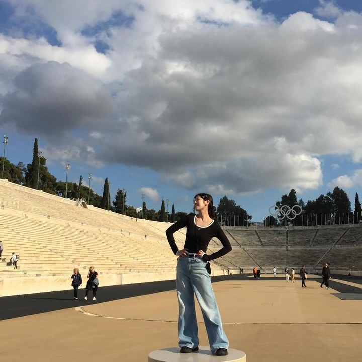 <p>Jung So Min yang berperan sebagai Yoo Mary, diketahui beradu akting dengan Choi Woo Shik sebagai Kim Woo Joo. <em>Chemistry</em> keduanya yang menggemaskan berhasil menaikkan rating 8 dari 10.&nbsp;(Foto: Instagram @somin_jj)</p>