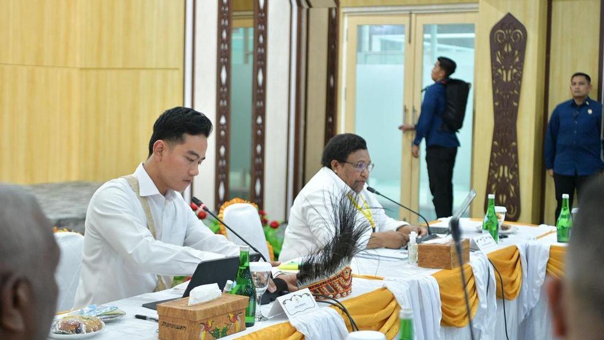 Wamendagri Buka Rapat Pleno BP3OKP Bersama Wapres RI di Manokwari