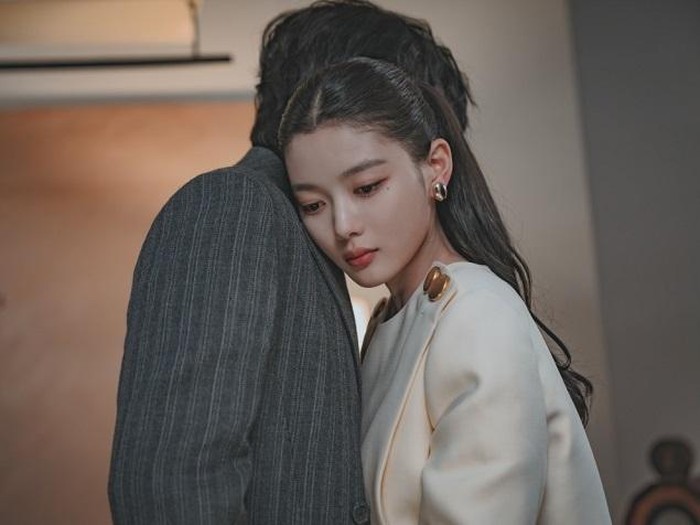 Dear X turut dibintangi oleh artis ternama seperti Kim Yoo Jung hingga Kim Young Dae.