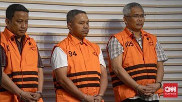 8 Jam Berlalu, KPK Masih Cari Bukti Lain di Rumah Dinas Gubernur Riau