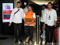 KPK Duga Gubernur Riau Curiga Ada OTT, Ditangkap Saat Sembunyi di Kafe