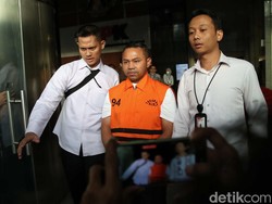 Pasal Berlapis untuk Gubernur Riau yang Minta Jatah Preman Rp 7 M ke Bawahan