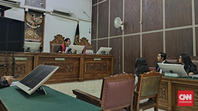 Laras Faizati, tersangka penghasutan demo, ajukan eksepsi. Ia menganggap kasus terlalu ambigu, tak lengkap hingga dipaksakan.